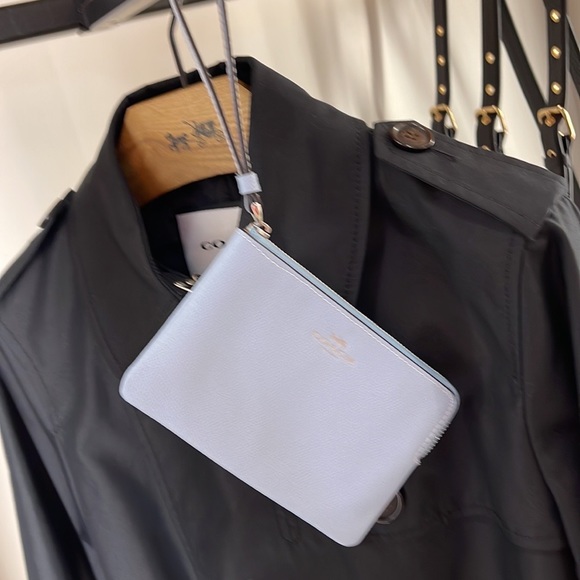 Coach Corner Zip Wristlet
Silver/POWDER BLUE - Picture 15 of 16
